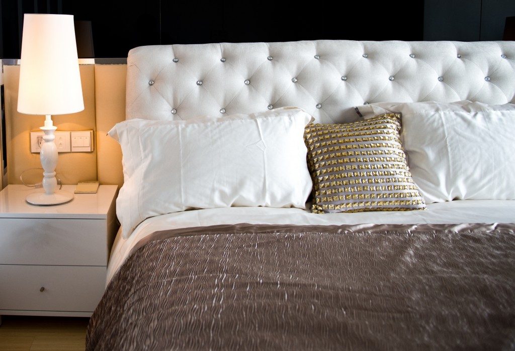 king sized bed with white headboard