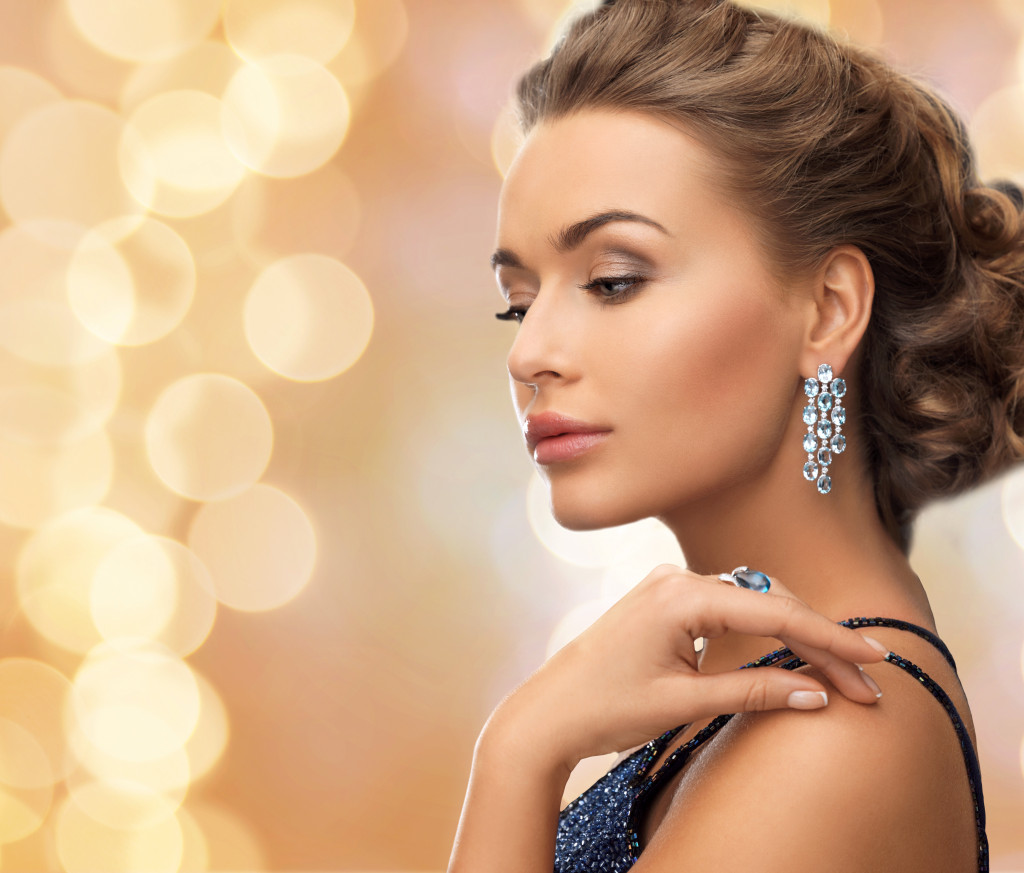 woman wearing a diamond earring